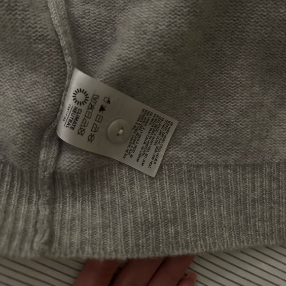 Reformation Clara Cashmere Cardigan in Light Grey. Size XS. - Picture 3 of 4